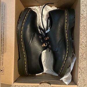 Dr Martens smooth leather Oxford shoes. W7